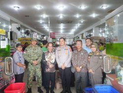 Polres Sintang Pantau Sidak Pangan Jelang Natal