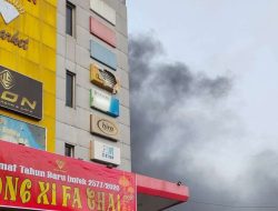 Intan Market di Sintang Terbakar